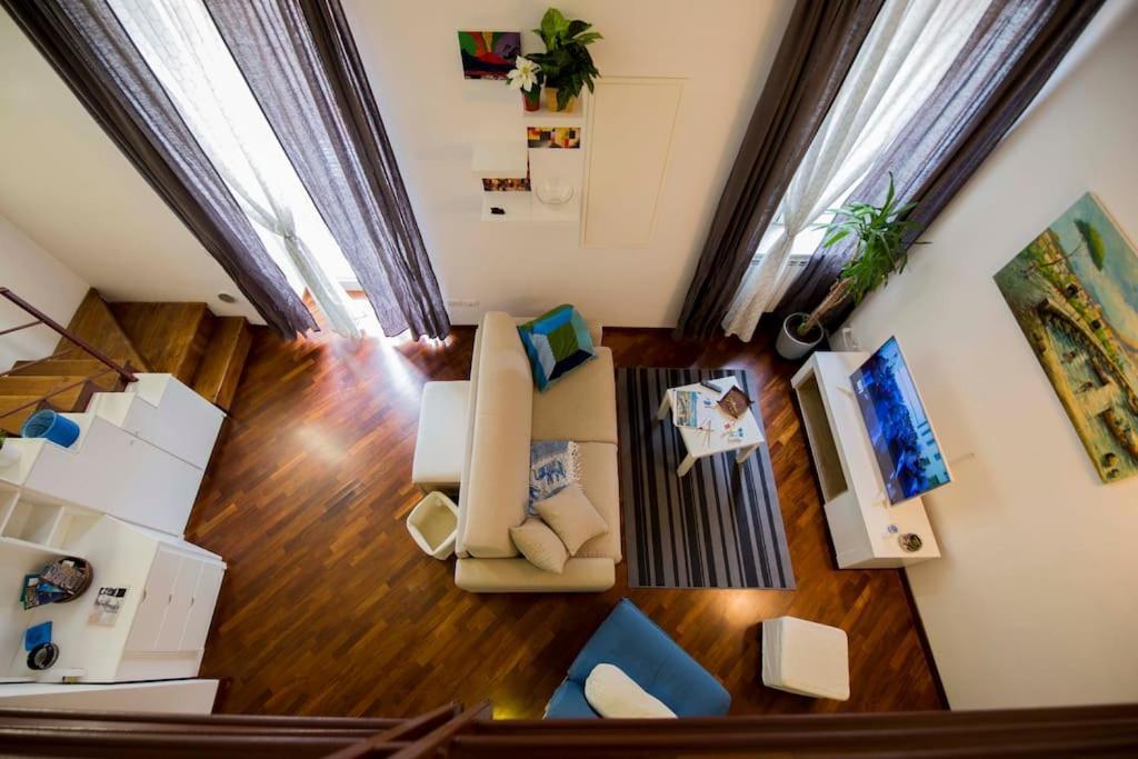Napolistayin Flat In *