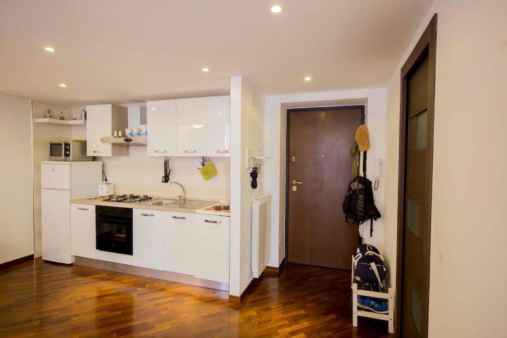 Napolistayin Flat In